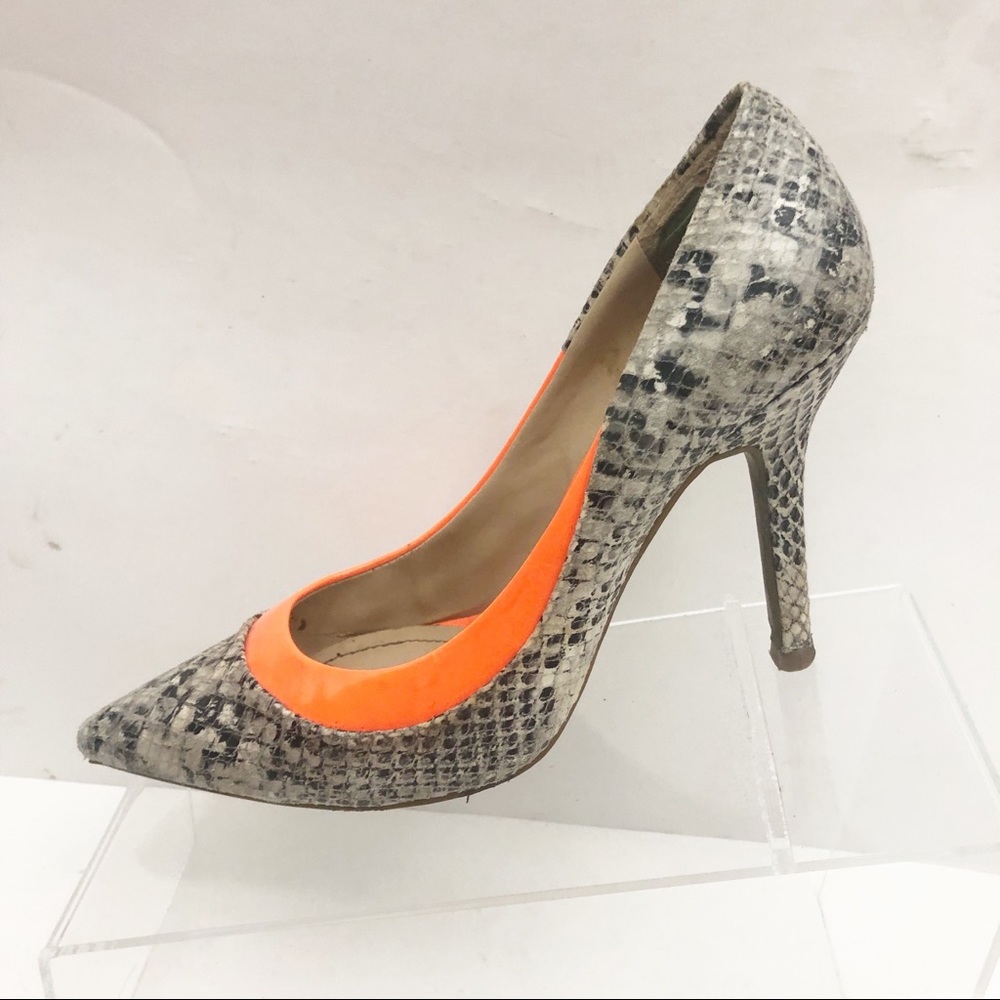 BCBGeneration Snakeskin Print‎ Heels Size 6 - Picture 5 of 8